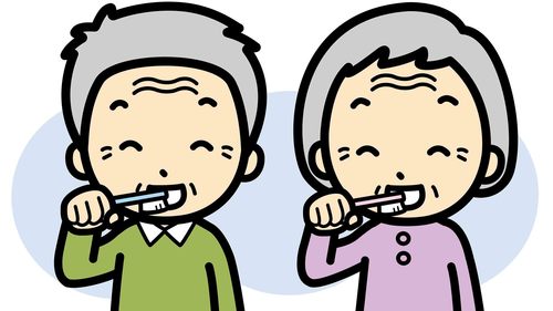 高齢者の口腔ケアの目的と効果【介護スタッフの基礎知識】