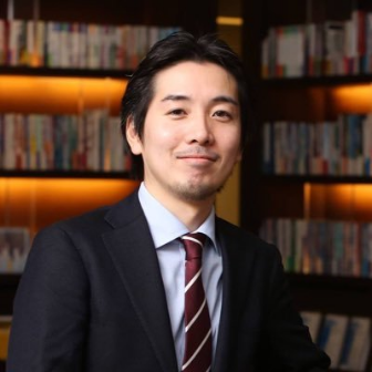 津川 友介氏